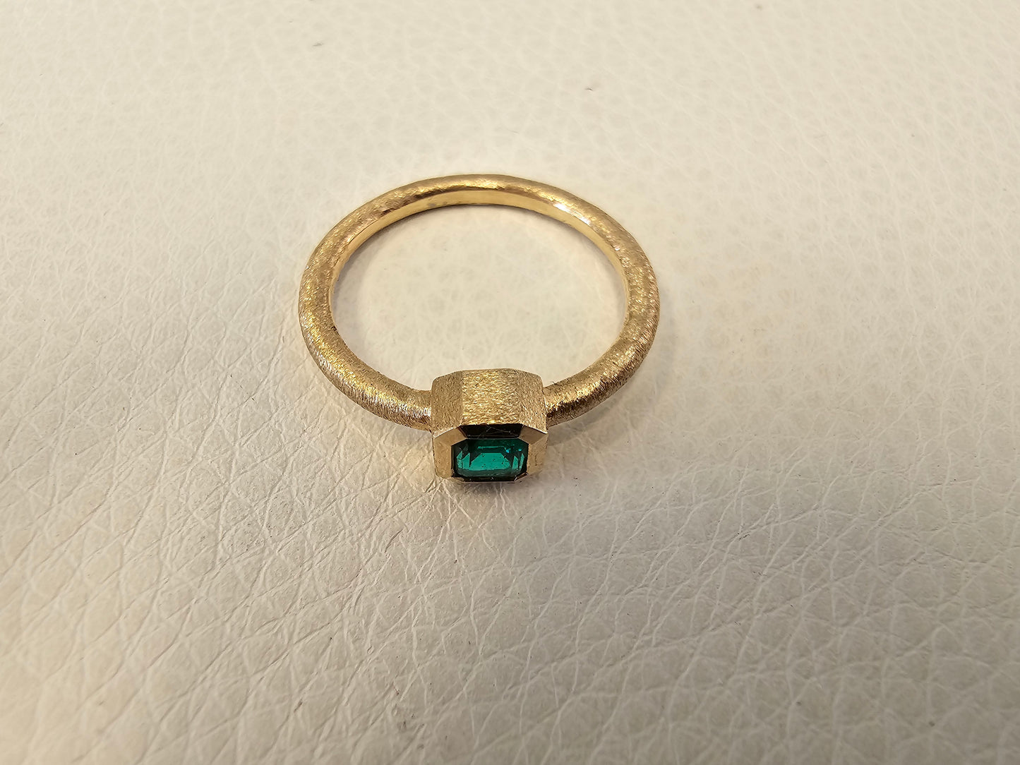 Colombian Emerald Gold Ring