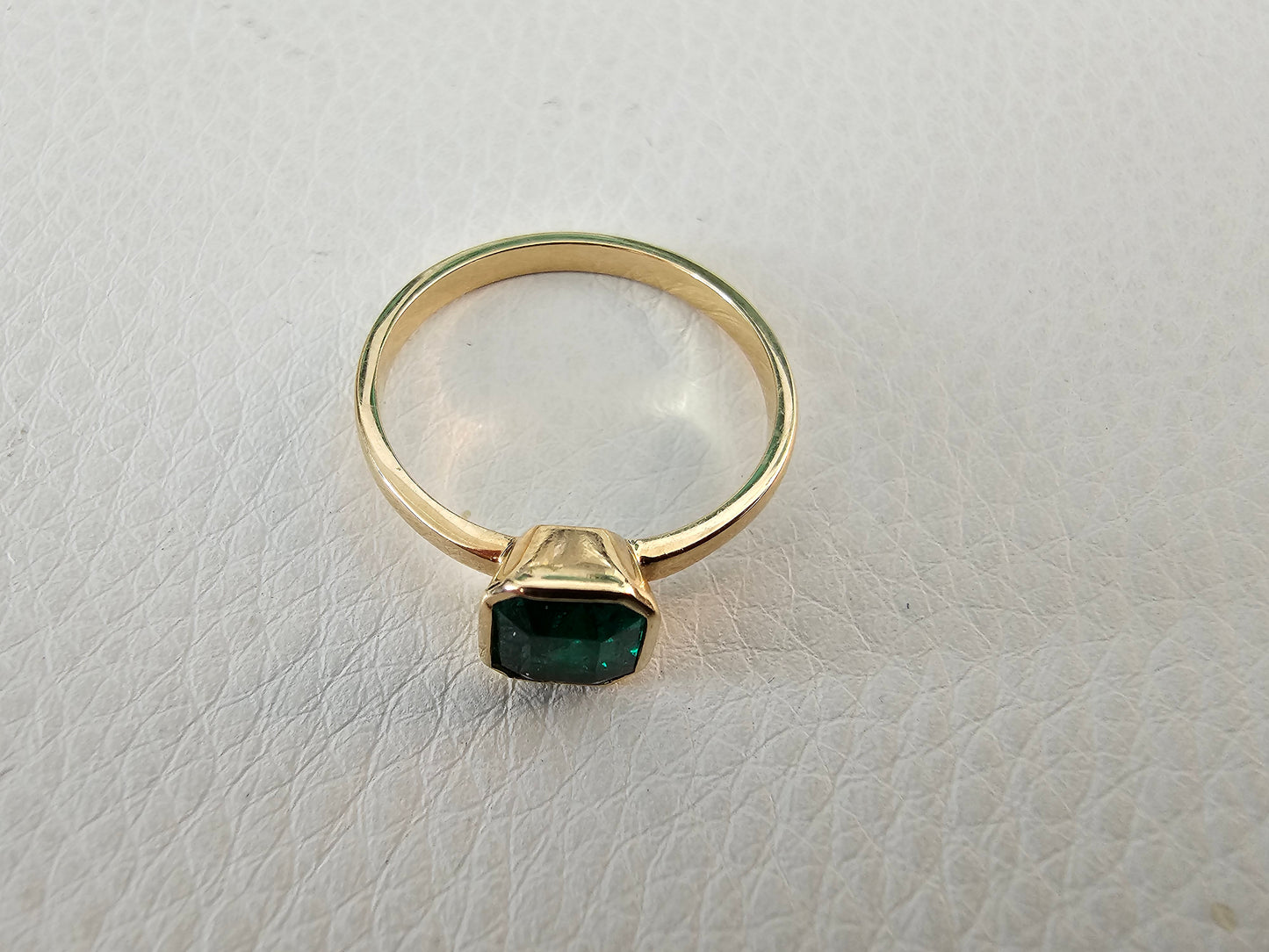 Colombian Emerald Gold Ring