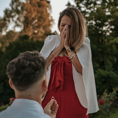 How to Propose with a Bespoke Engagement Ring