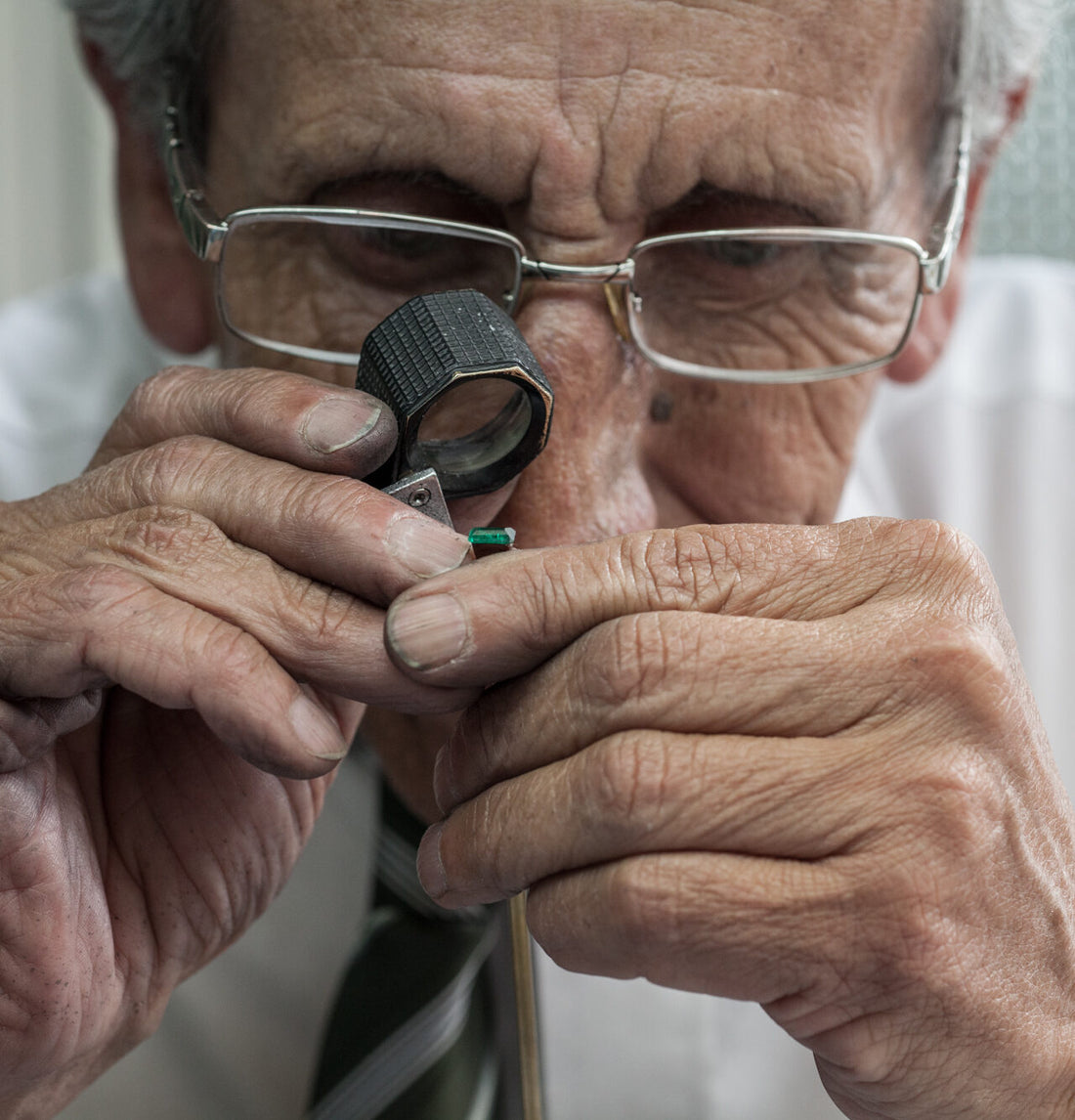 Diamonds from the Rough: The Secret to Gemstone Polishing